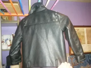 Chaqueta cuero niña tachuelas flecos