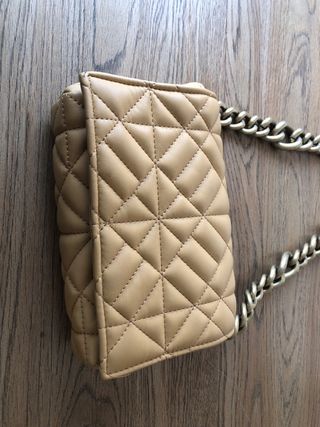 Bolso Zara camel acolchado con cadena