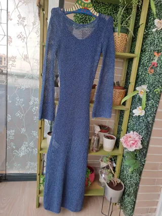 Vestido largo azul de punto