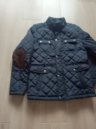 Parka acolchada ,azul marino con coderas.