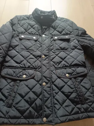 Parka acolchada ,azul marino con coderas.