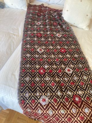 Chal tejido beige y rojo