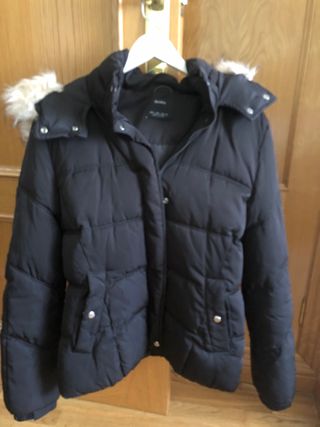 Parka Bershka negra capucha talla L