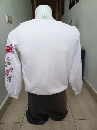 Sudadera bordada flores