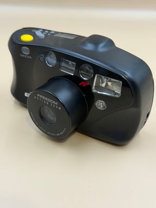 Cámara Minolta Freedom AF Zoom Negra