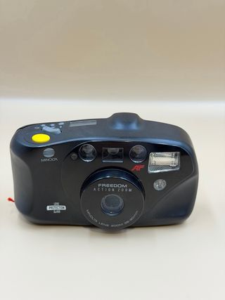 Cámara Minolta Freedom AF Zoom Negra