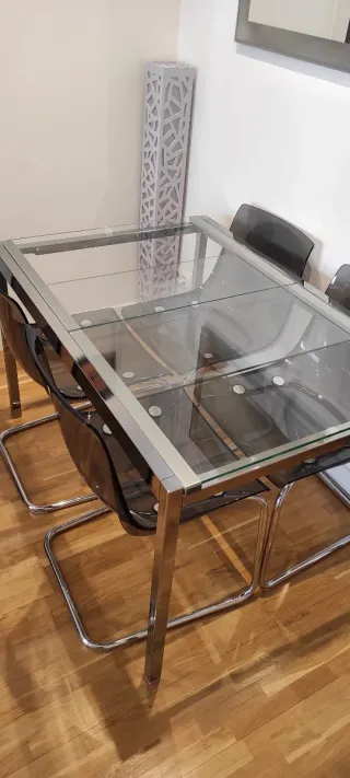 Mesa cristal/metal extensible + 4 sillas
