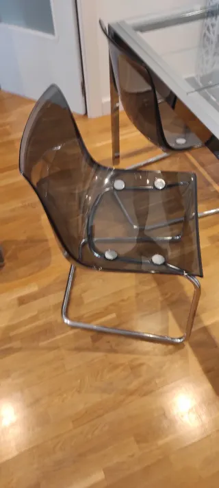 Mesa cristal/metal extensible + 4 sillas