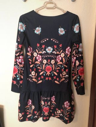 Vestido negro estampado floral