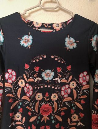 Vestido negro estampado floral