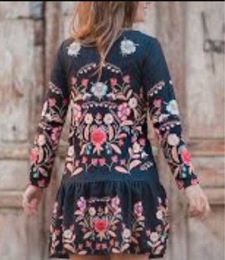 Vestido negro estampado floral