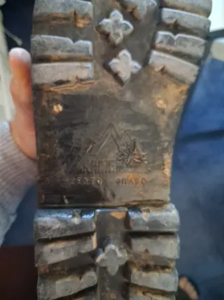 Botas de montaña vintage negras