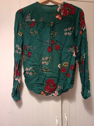 Blusa verde floral manga larga