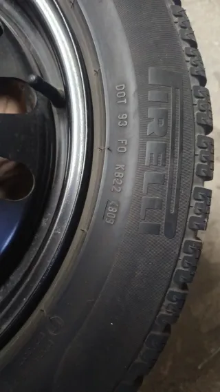 4 Neumáticos invierno con llantas y tornillos