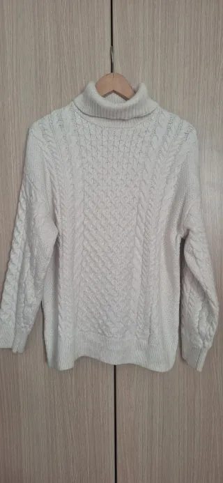 Jersey cuello alto beige claro