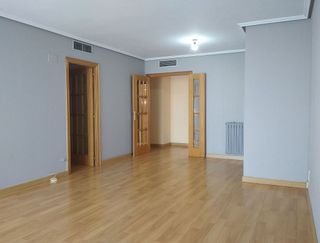 Piso en alquiler en La Jota en Zaragoza