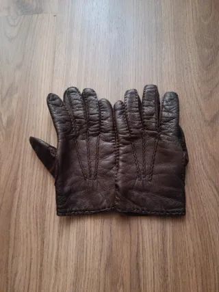 Guantes de piel marrones