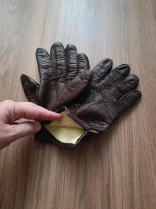 Guantes de piel marrones