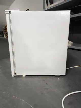 Nevera Cecotec Grandcooler Blanca