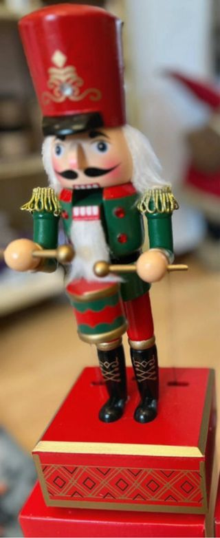 Schiaccianoci carillon a molla h 35 cm