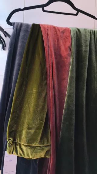 Varias prendas para fiestas