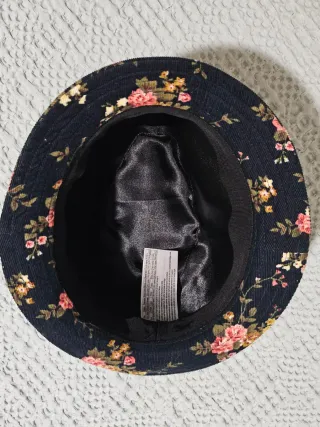 Sombrero de pana floral negro y rosa