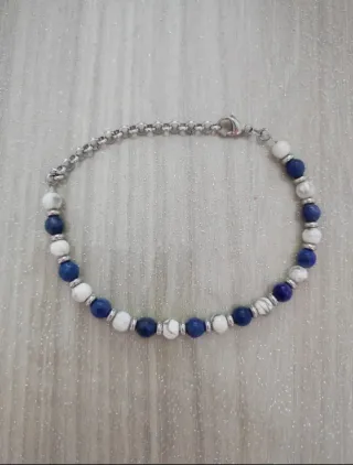 Bracciale con perle blu e bianche