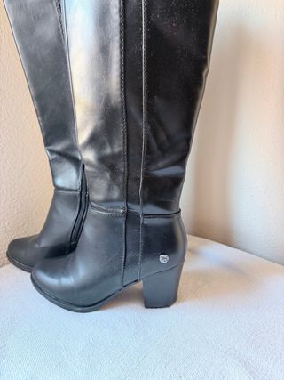 Botas altas negras casi nuevas