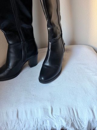 Botas altas negras casi nuevas