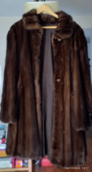 Abrigo de piel marrón