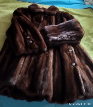 Abrigo de piel marrón