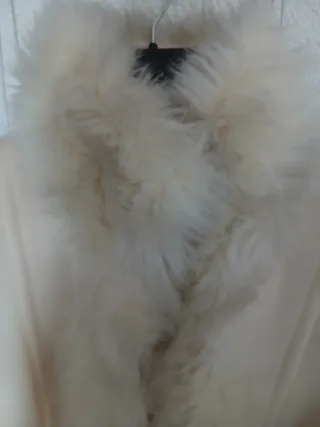 Abrigo Zara pelo largo beige