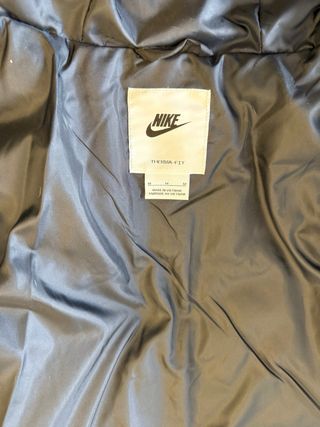 Plumas Nike Negra con Capucha