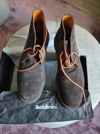 Stivaletti marroni scamosciati Baldinini