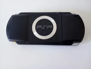 Sony PSP Negra 1004 + 2 fundas + caja original