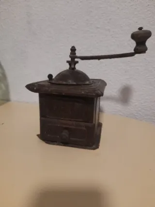 Molinillo de café antiguo