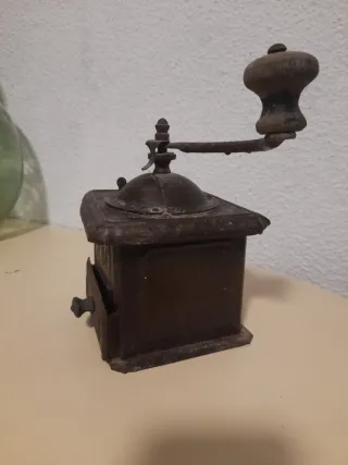 Molinillo de café antiguo