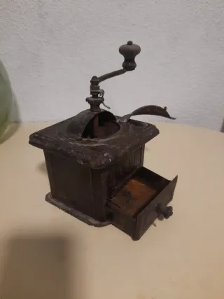 Molinillo de café antiguo