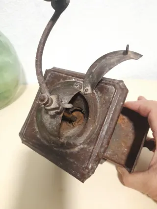 Molinillo de café antiguo