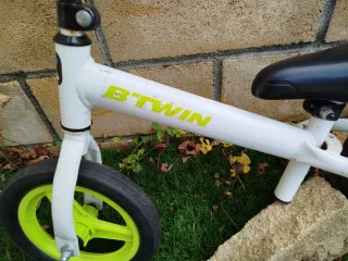 Bici de aprendizaje B'TWIN blanca