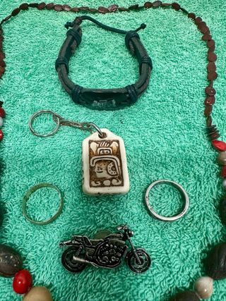 Lote Colgantes, Pulseras, Pines, etc