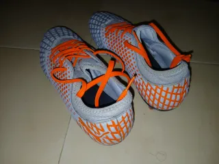 Botines de fútbol con espinilleras