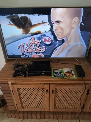 Xbox 360 Slim 250GB + 2 Giochi