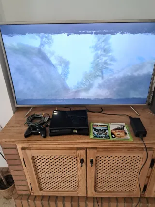 Xbox 360 Slim 250GB + 2 Giochi