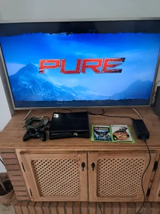 Xbox 360 Slim 250GB + 2 Giochi