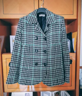 Abrigo Bershka cuadros negro y verde Talla L