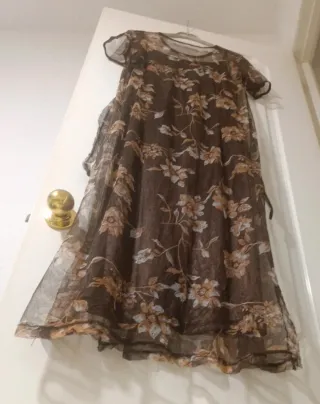 Vestido marrón floral doble capa