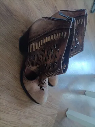 Botines camperos piel marrón talla 38