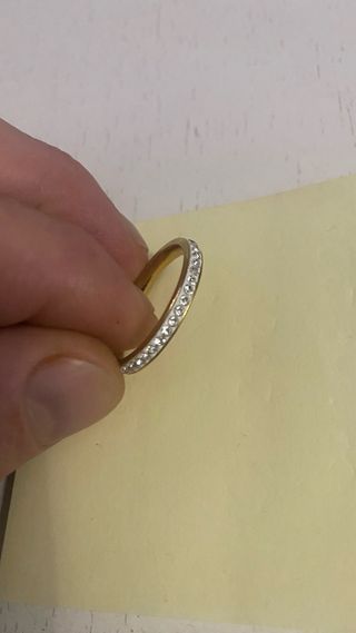 Alianza dorada con circonitas talla 12/22