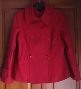 Abrigo H&M paño rojo talla 46